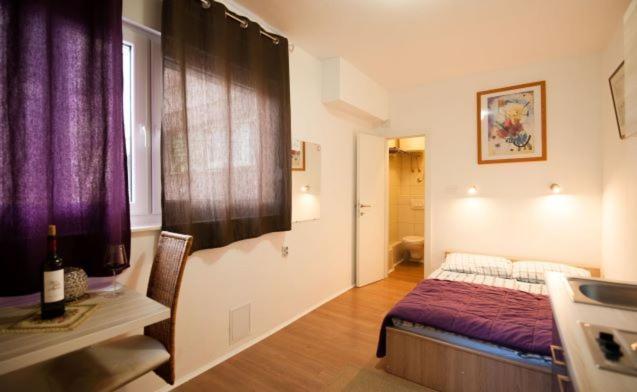 Centar 2 Private Room With Ensuite And Kitchenette Split Exterior photo